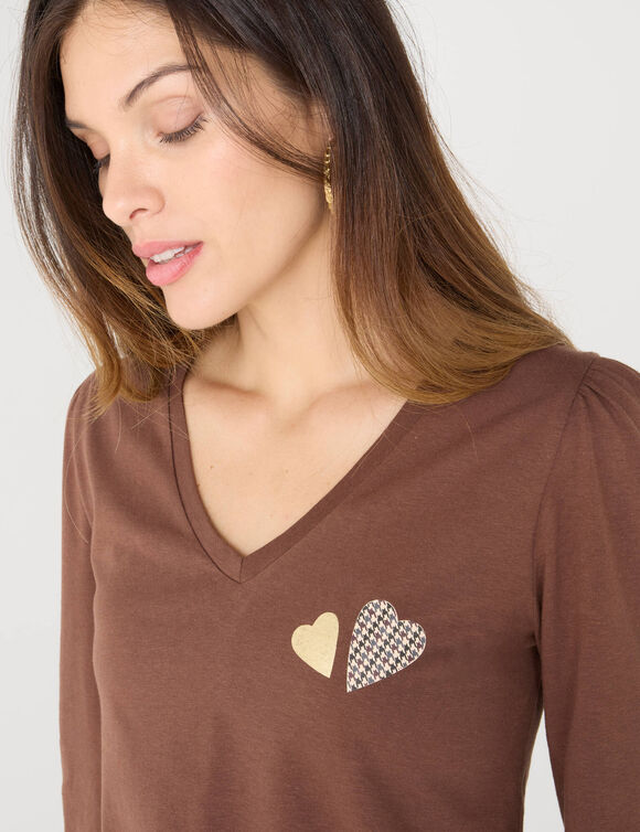 T-shirt col V, imprimé cœurs (chocolat)