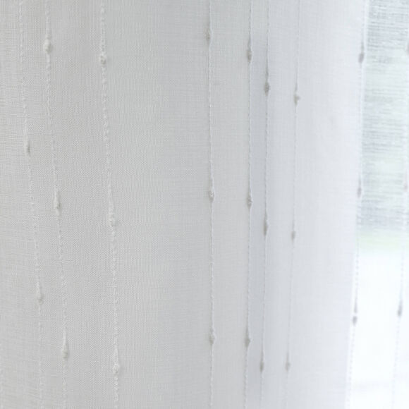 Paneelgordijn in stamijn met fantasiedraad, afgewerkt met oogringetjes (wit)