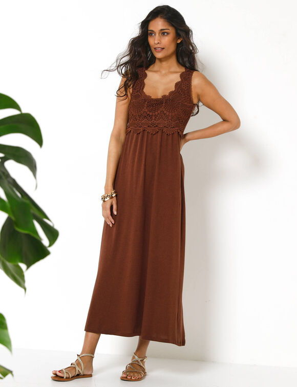 Robe &agrave; plastron macram&eacute; (chocolat)