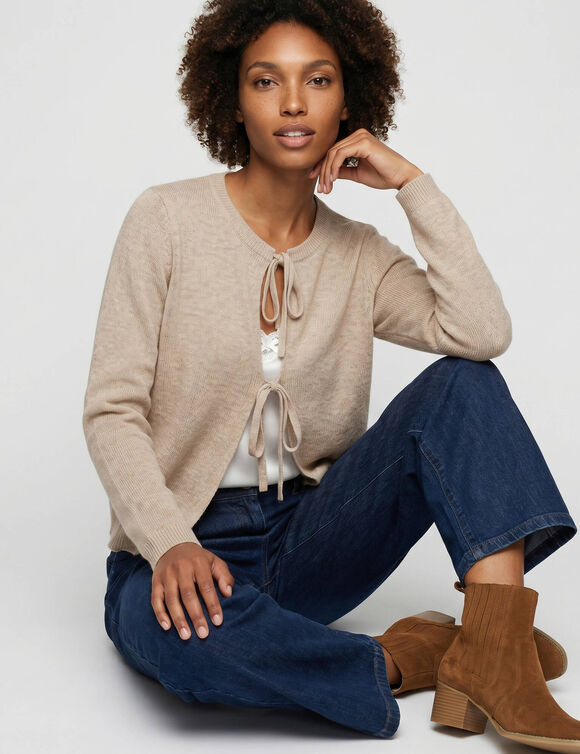 Gilet en maille &agrave; nouettes, uni (beige)
