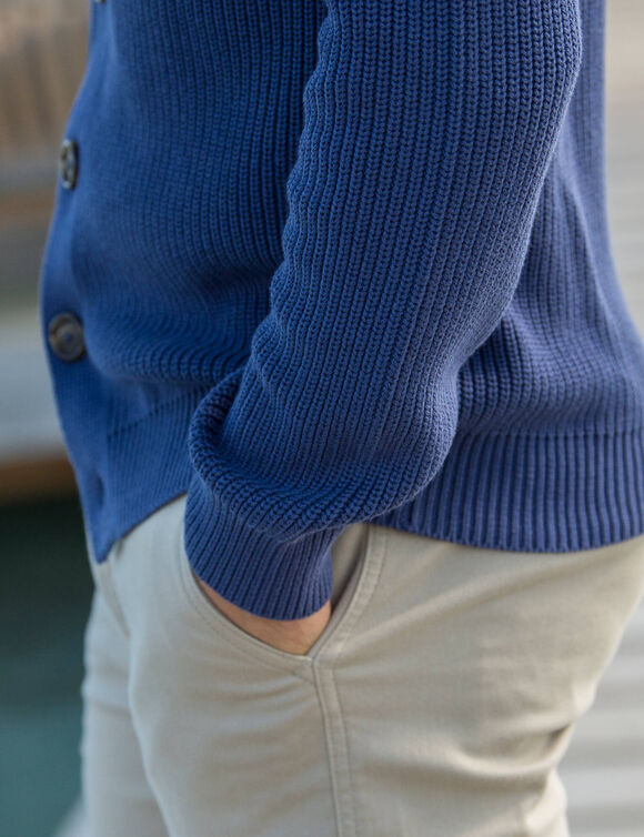 Gilet col V boutonné en maille anglaise (bleu jean)