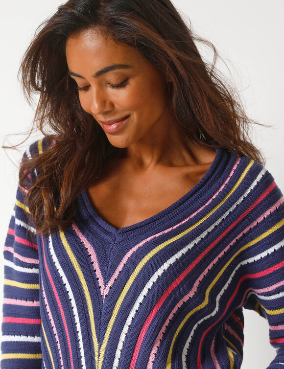 Pull V maille fantaisie, rayures graphiques (indigo / multicolore)