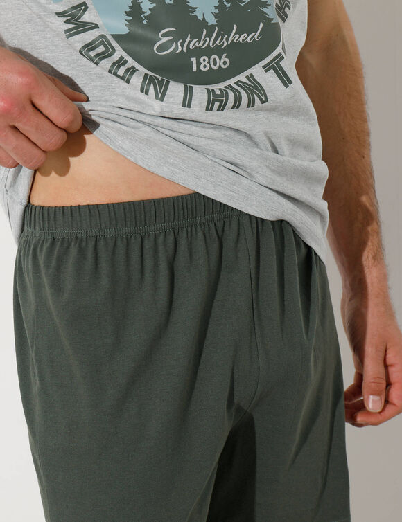 Pyjama short col V contrast&eacute; manches courtes (kaki / gris chin&eacute;)
