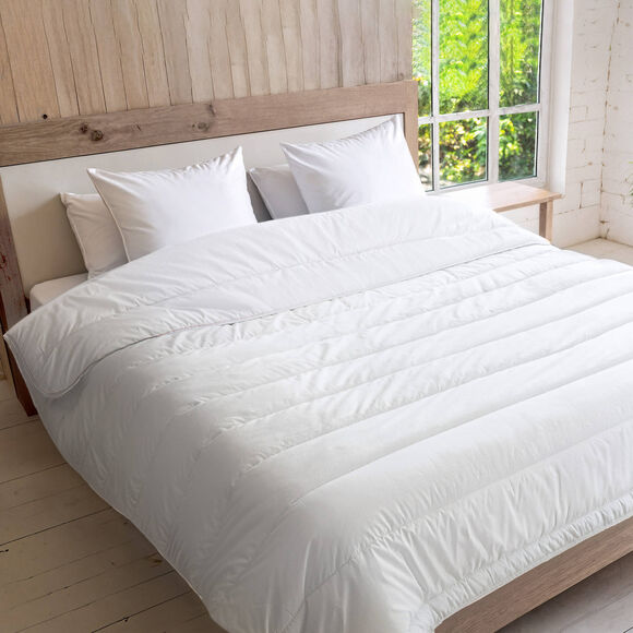 Couette &eacute;t&eacute; l&eacute;g&egrave;re 100 g/m&sup2; enveloppe coton (blanc)