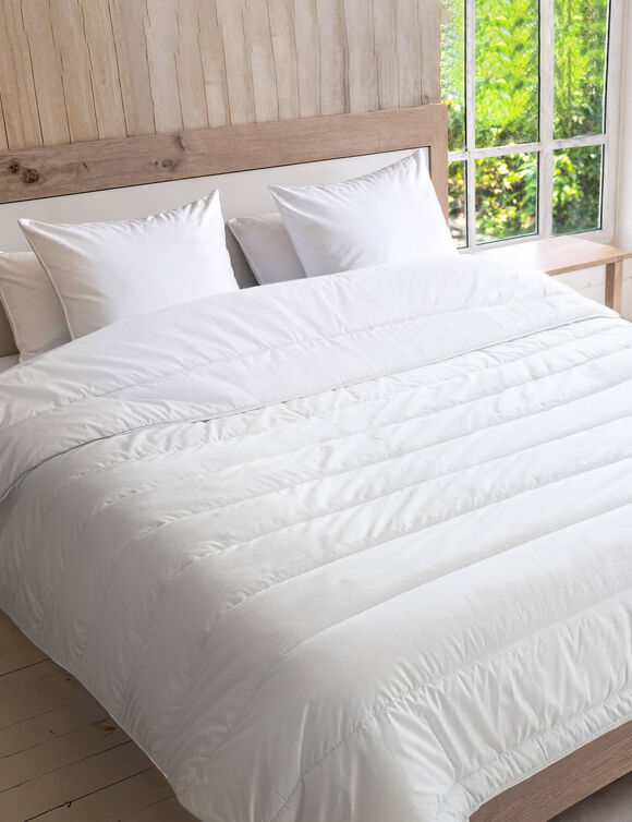 Couette &eacute;t&eacute; l&eacute;g&egrave;re 100 g/m&sup2; enveloppe coton (blanc)