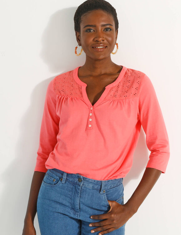 T-shirt col tunisien manches 3/4, broderie anglaise (corail)