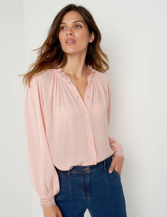 Chemisier uni en crépon, col volanté macramé (rose poudré)