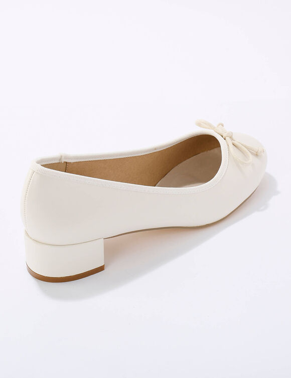 Ballerina's met klein hakje (crème)