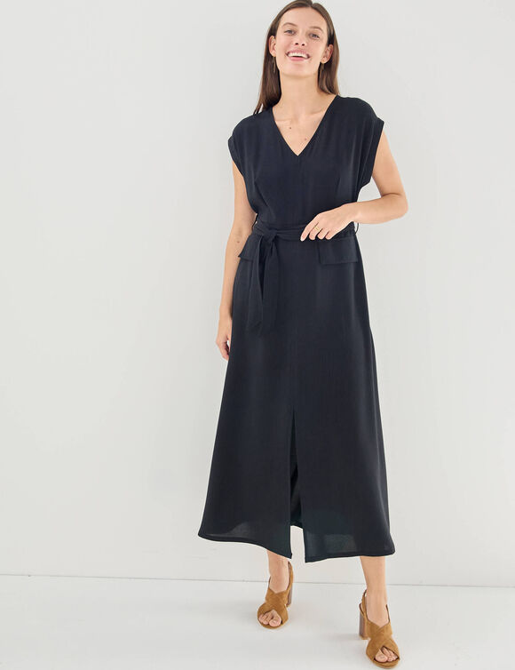 Robe longue ceintur&eacute;e, en cr&ecirc;pe uni effet l&eacute;g&egrave;rement froiss&eacute; (noir)