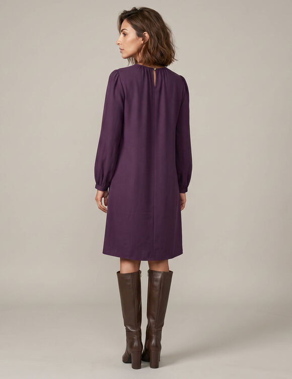 Robe courte col rond bijou, manches longues, cr&ecirc;pe (aubergine)