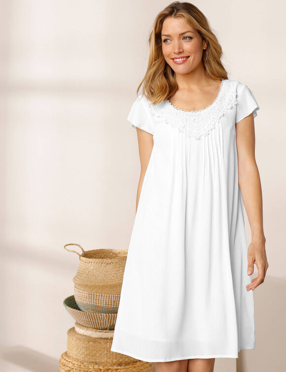 Robe d&eacute;collet&eacute; macram&eacute; unie (blanc)