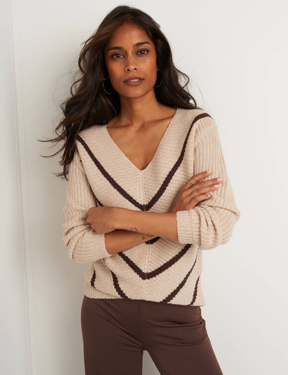 Pull col V rayé, maille anglaise toucher doux (beige / chocolat)