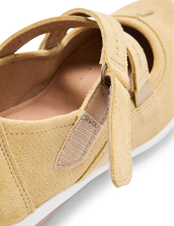 Babies en cuir &agrave; pattes crois&eacute;es, largeur confort (jaune)