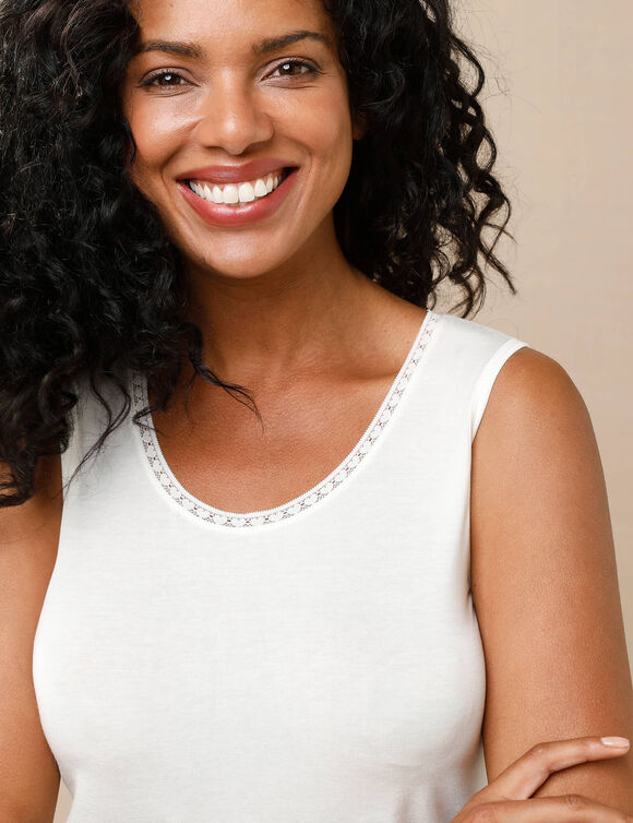 Warm topje met kanten kraagje, in wolmengeling (ecru)