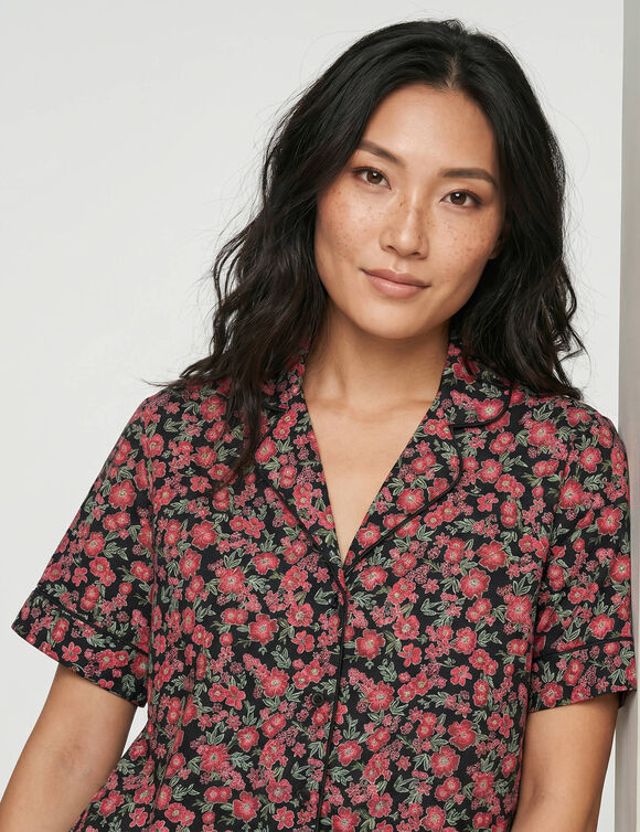 Pyjama short col tailleur en coton&nbsp;fleuri &agrave; liser&eacute; contrast&eacute; (noir / bordeaux)