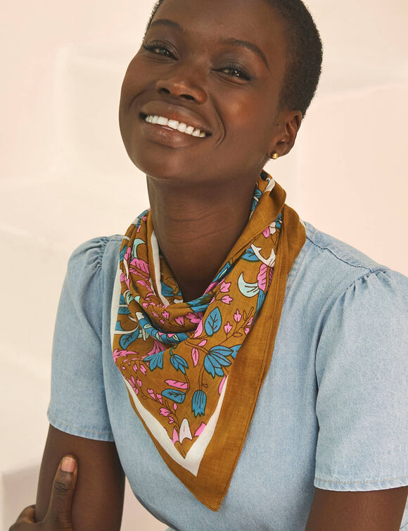 Foulard en voile de coton, imprim&eacute; fleurs (safran)