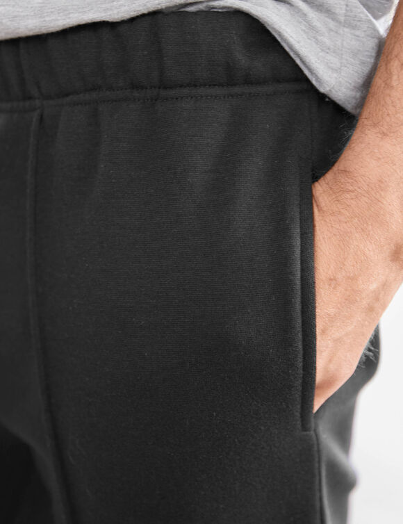 Pantalon loisirs molleton, bas resserr&eacute;s (noir)