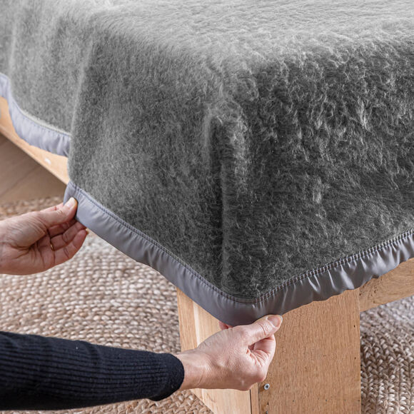 Couverture bicolore Courtelle® mi-housse 420 g/m² (gris foncé)