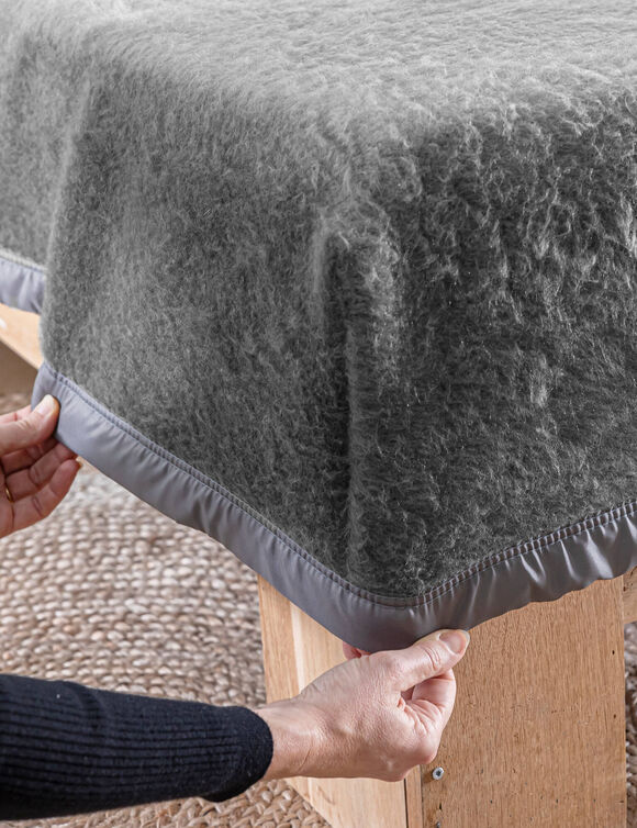 Tweekleurig deken Courtelle® in halfhoesmodel 420 g/m² (donkergrijs)