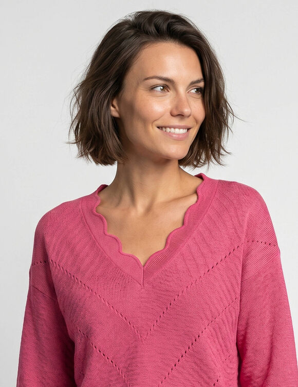 Pull col V festonn&eacute;, maille pointelle ajour&eacute;e fantaisie (rose)