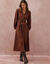 Robe longue unie boutonn&eacute;e ceintur&eacute;e (chocolat)