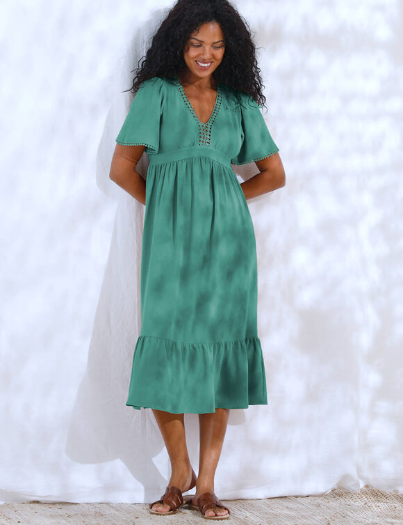 Robe longue volantée, décolleté macramé (turquoise)