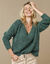 Pull col V volume loose, maille anglaise moulinée (vert / multicolore)