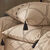 Linge de lit Massaï coton à motifs graphiques et finitions pompons (beige)