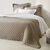 Couvre-lit r&eacute;versible microfibre matelass&eacute;e/sherpa (beige)
