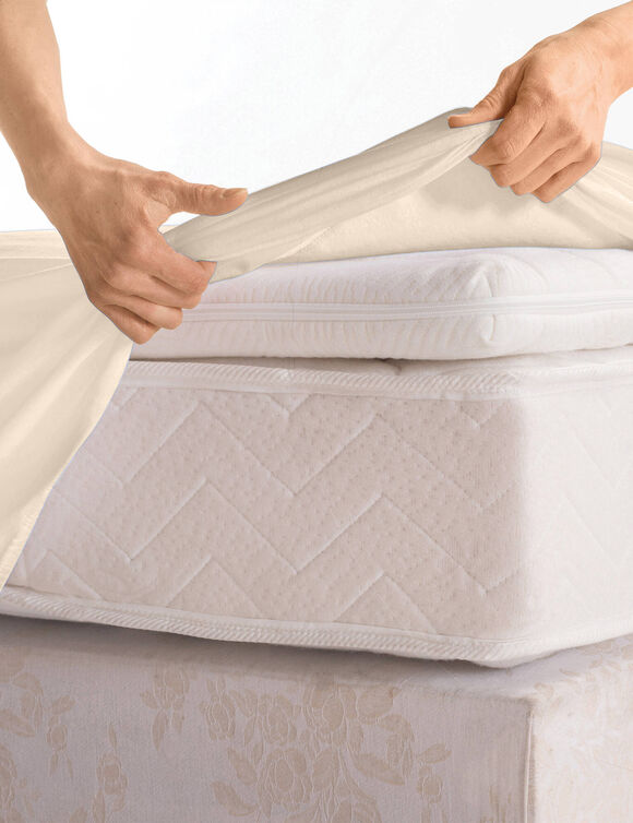 Effen hoeslaken in polyester-katoen, hoekdiepte 32 cm (zandkleur)