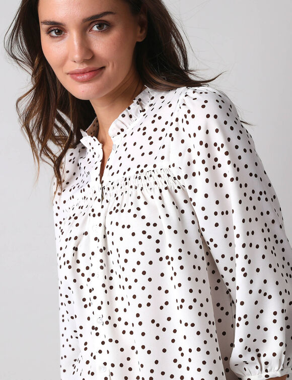 Chemisier boutonn&eacute; &agrave; d&eacute;tails smock&eacute;s, imprim&eacute; mini pois (&eacute;cru / chocolat)