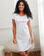 Pyjamashirt met 3/4-mouwen met geplaatste 'pluimpjes' print (ecru / hemelsblauw)