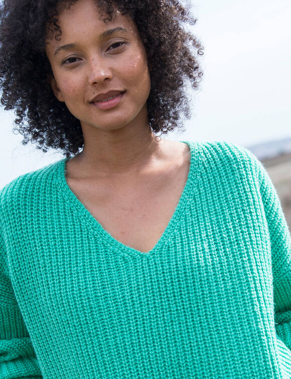 Pull loose col V, maille anglaise toucher doux (vert émeraude)