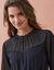 Robe longue pliss&eacute;e en voile et plumetis, manches longues (noir)