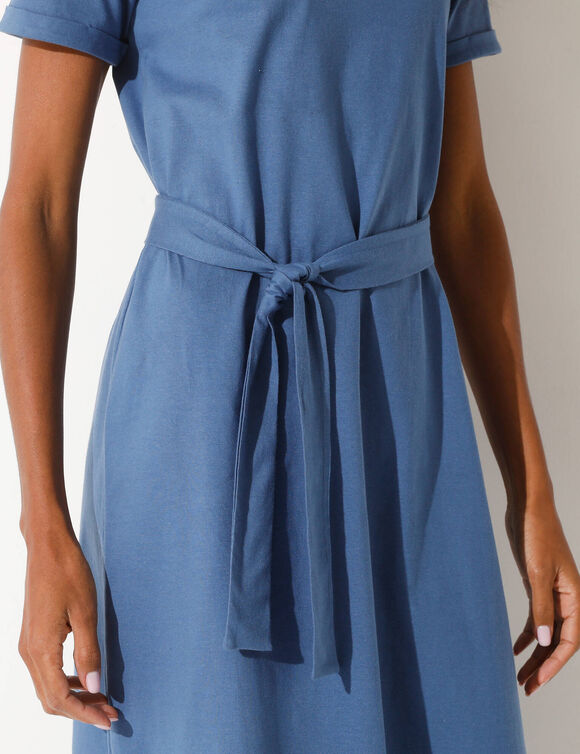 Robe mi-longue ceinturée col V, maille unie (bleu grisé)