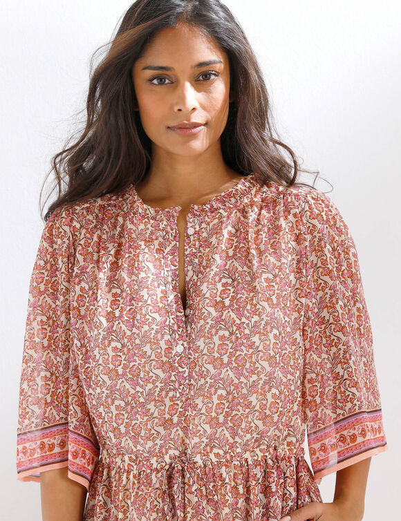 Robe longue en voile imprim&eacute;, manches papillon (&eacute;cru / rose)