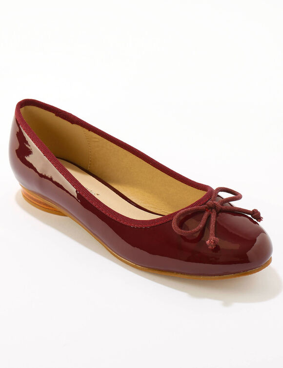Platte ballerina's van lak met strik (bordeaux)