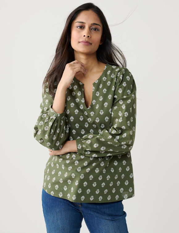 Blouse imprim&eacute; minimaliste en coton, col fendu (vert mousse / &eacute;cru)