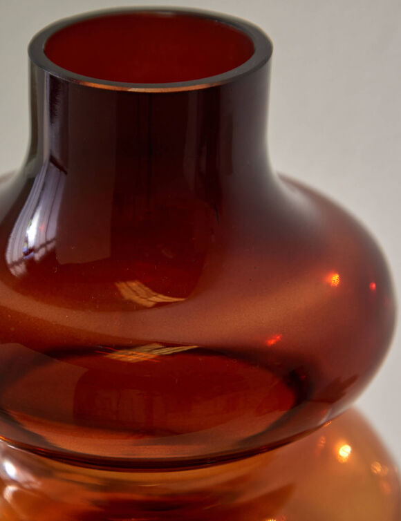Vase ondulé en verre ambré (ambre)