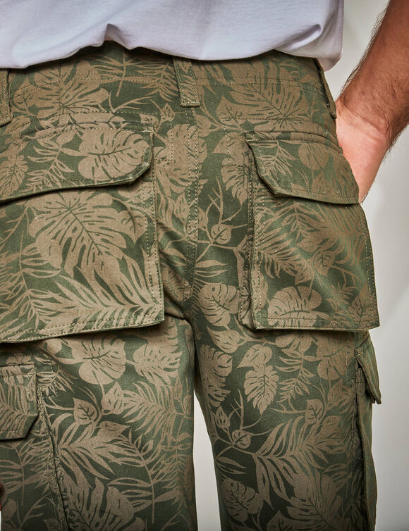 Bermuda serg&eacute; imprim&eacute; feuillage (kaki fonc&eacute;)