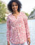 Tuniek met kasjmiermotief print en oprolbare mouwen (wit / rood)