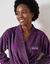 Korte, effen badjas voor dames en heren met kimono-kraag, te personaliseren &ndash; lusjesbadstof 380 g/m&sup2; (aubergine)