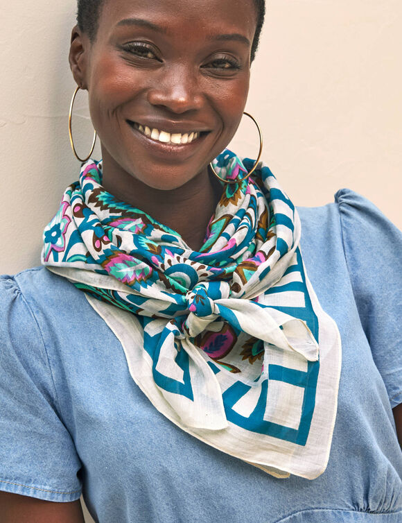 Foulard en voile de coton, imprim&eacute; fleurs (&eacute;cru / bleu)
