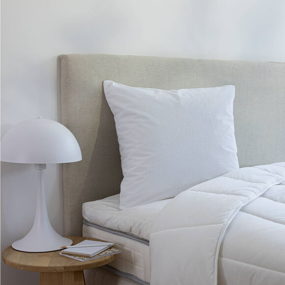 Sous-taie &eacute;ponge imperm&eacute;able anti-acariens Essential&reg; (blanc)