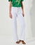 Broek in twill, ruim model met hoge taille, middelmatige lengte (wit)