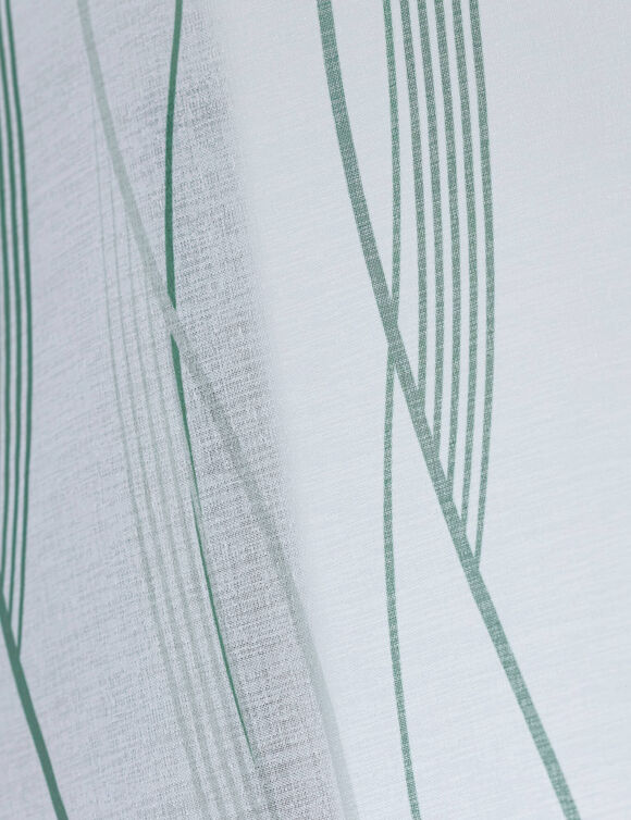 Glasgordijn in bedrukte voile met golvenmotief, afgewerkt met lusjes (groen)