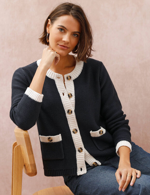 Cardigan bicolore boutonn&eacute; &agrave; poches (marine / &eacute;cru)