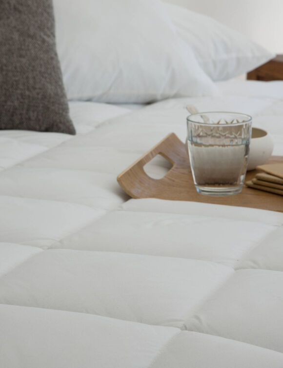 Surmatelas 1er prix antibactérien 400 g/m² (blanc)
