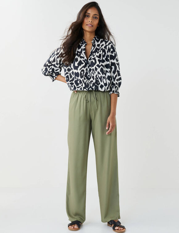 Blouse bicolore col tunisien, manches coudes smockées (noir / beige)