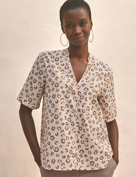Chemisier imprim&eacute; l&eacute;opard col tunisien, manches courtes (&eacute;cru / taupe)